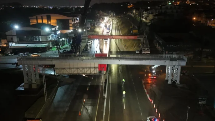 Başiskele Kavşağı’nda ‘78 tonluk’ gece mesaisi