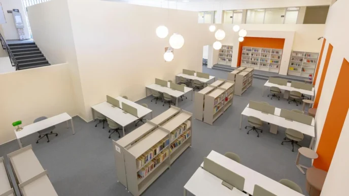 İzmir'de Hasan Ali Yücel Kütüphanesi hizmette