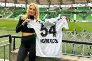 Sakaryaspor’dan Nevide Çiçek’e özel jest!