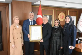 Ücret almayan esnafa Bakan Bolat'tan “Ahi Esnaf Beratı”