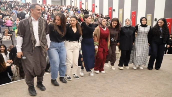 Üniversitede sıra gecesi coşkusu