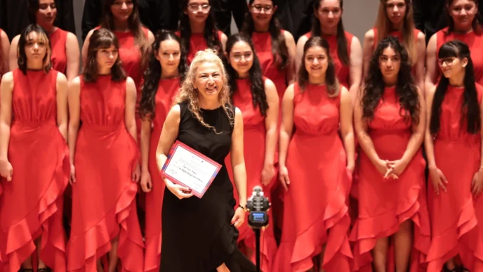 İzmir'de binlerce koro sanatçısı büyük finalle ödüllerini aldı