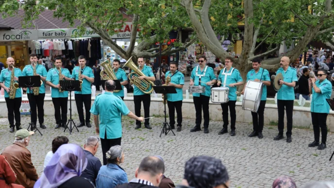 Bursa Büyükşehir Bandosu bahar konserleri ile coşturdu