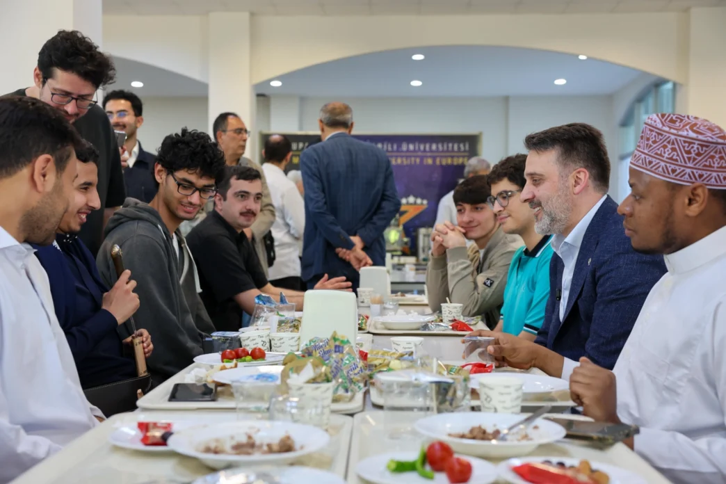 Bursa’da Başkan Vekili Biba, bayram sofrasında öğrencilerle buluştu