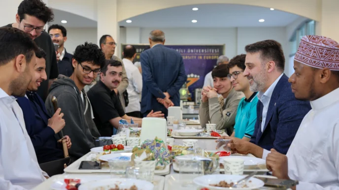 Bursa’da Başkan Vekili Biba, bayram sofrasında öğrencilerle buluştu