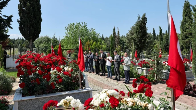 Bursa'da Başkan Vekili Biba'dan esnaf ve şehitlik ziyareti