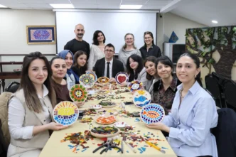 Bursa'da cam atıklar sanata dönüştü
