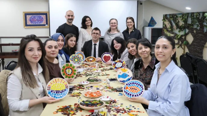 Bursa'da cam atıklar sanata dönüştü