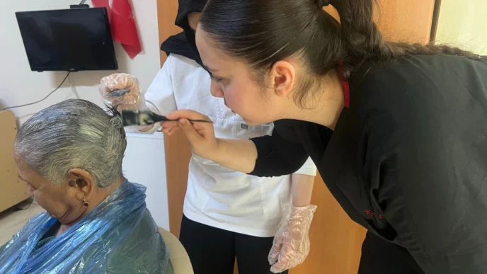 Bursa'da meslek lisesi öğrencilerinde huzurevinde anlamlı dokunuş