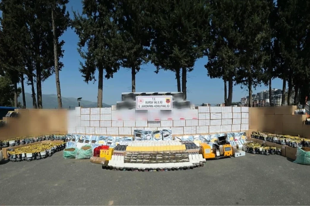 Bursa Gemlik'te milyonlarca makaron ele geçirildi