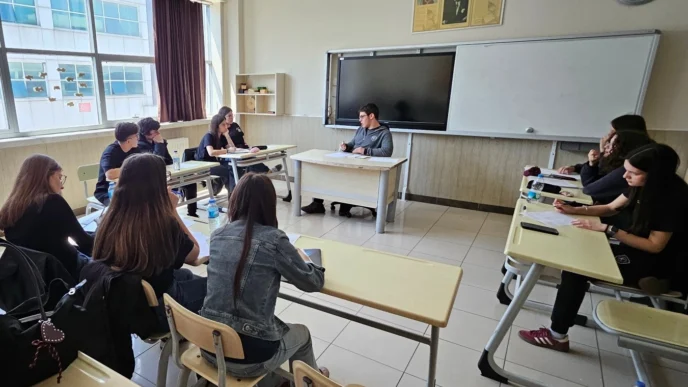 Bursa Mudanya'da liselilerin 'münazara' heyecanı