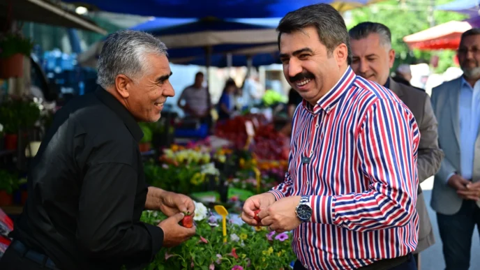 Bursa Yıldırım'da Başkan Yılmaz pazarda bayramlaştı