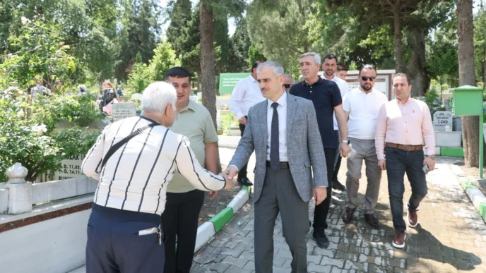 Çayırovalıları kabir ziyaretinde yalnız bırakmadı