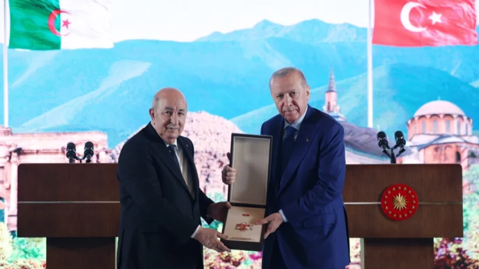 Cezayir Cumhurbaşkanı Tebbun’a Devlet Nişanı tevcih edildi