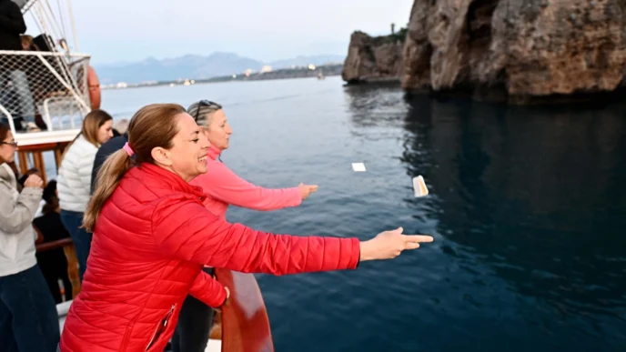 Dilekler Akdeniz’in mavi sularına bırakıldı