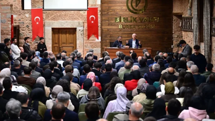 Efkan Ala Birlik Vakfı’nda gençlerle buluştu