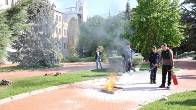 Eskişehir’de otelde yangın tatbikatı gerçeğini aratmadı
