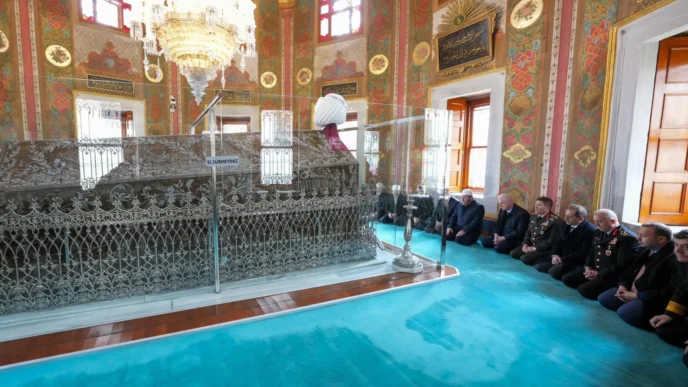 Fatih Sultan Mehmet vefatının 545. yılında kabri başında anıldı