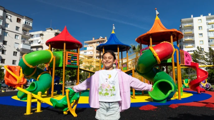 İzmir Narlıdere'de oyun parkı zeminleri yenileniyor