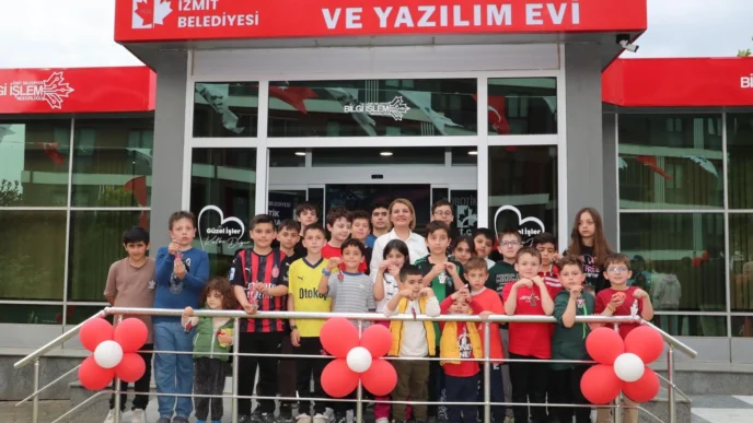 İzmit’te Robotik Kodlama ve Yazılım Evi açıldı