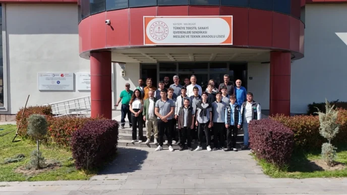 Kayseri Büyükşehir'den okullara yeşil dokunuş