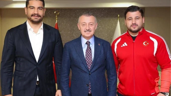 Kocaeli'de Başkan Büyükakın iki önemli ismi ağırladı