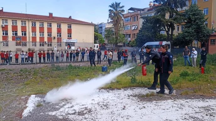 Kocaeli'nde emniyet güçleri afetlere karşı hazır kıta