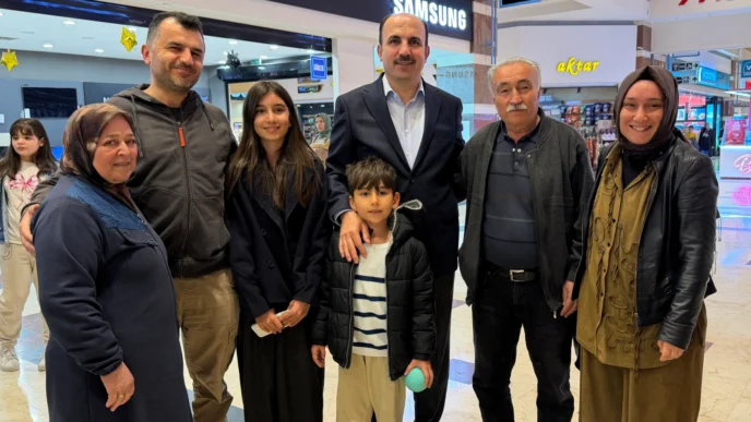Konya'da Başkan Altay AVM'de esnaf ve vatandaşlarla buluştu