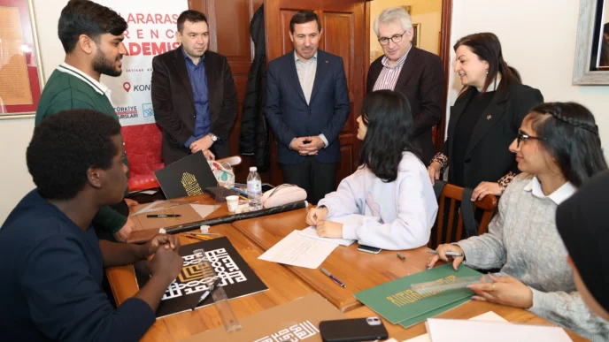 Konya Karatay'da 48 ülkeden öğrenciler sanatla buluştu