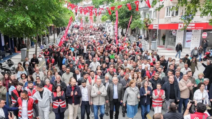 Manisa'da Başkan Dutlulu emekçilerle omuz omuzaydı