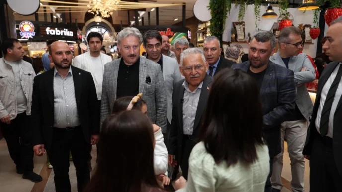 Memduh Büyükkılıç'tan Çarşı Melikgazi'ye ziyaret