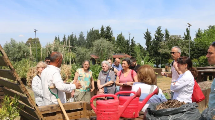 Organik atıklar komposta dönüşüyor... İzmir'de bahçede dönüşüm başladı