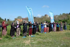 Şalvarlı sporla sağlıklı yaşama renkli farkındalık