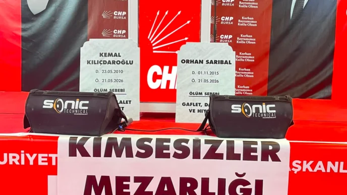 Bursa'da CHP'den Kılıçdaroğlu ve Sarıbal'a mezar taşlı protesto