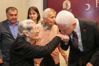 Vali Davut Gül’den Darülaceze’ye bayram ziyareti
