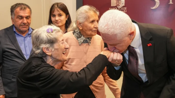 Vali Davut Gül’den Darülaceze’ye bayram ziyareti