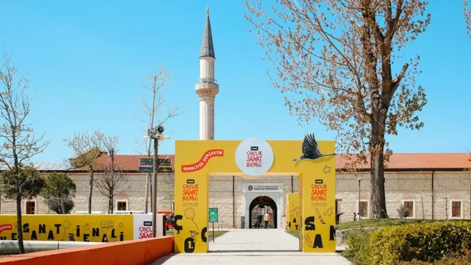 450 bin ziyaretçiyi aştı.. Bienal 31 Temmuz’a uzatıldı