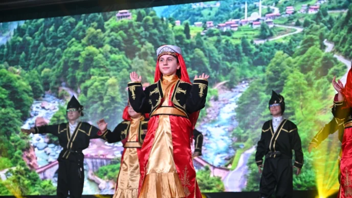 Anadolu’nun renkleri Manisa’da sahneye taşındı