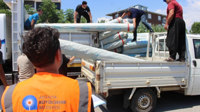 Antalya'da Gazipaşalı üreticilere naylon desteği