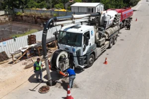Antalya'da kanalizasyon hattı temizliği sürüyor