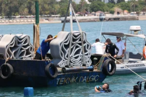 Antalya’da yapay resifler denizle buluştu