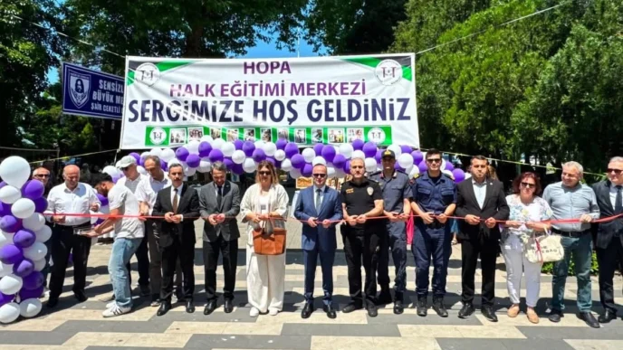Artvin’de kursiyerlerin el emeği ürünleri vatandaşlarla buluştu