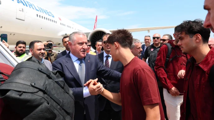 Bakan Bak millileri uğurladı
