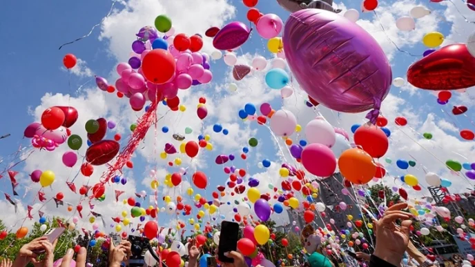 Beylikdüzü'nde umut balonları Almira için gökyüzünde