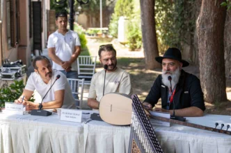 İzmir Bornova’da çalgı yapımının büyüsü yaşandı