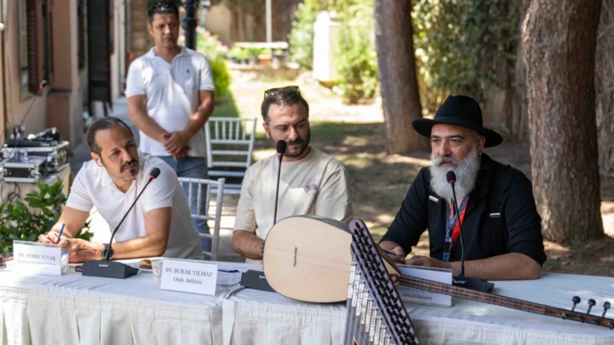 İzmir Bornova’da çalgı yapımının büyüsü yaşandı