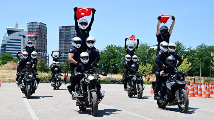 Bursa'da 'Motosikletli Polis Timleri' eğitimi tamamlandı