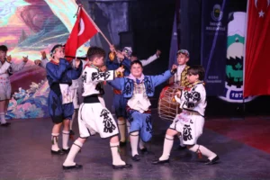 Bursa İnegöl'de Halk Dansları Topluluğu'ndan yaza merhaba