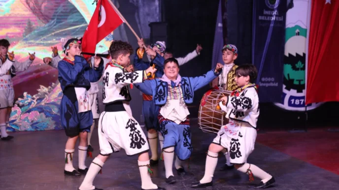 Bursa İnegöl'de Halk Dansları Topluluğu'ndan yaza merhaba