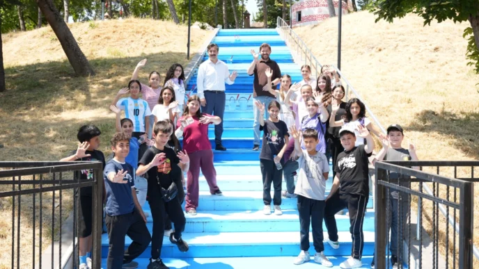 Bursa Yenişehir'de minik ellerden Babasultan Parkı'na renkli dokunuş